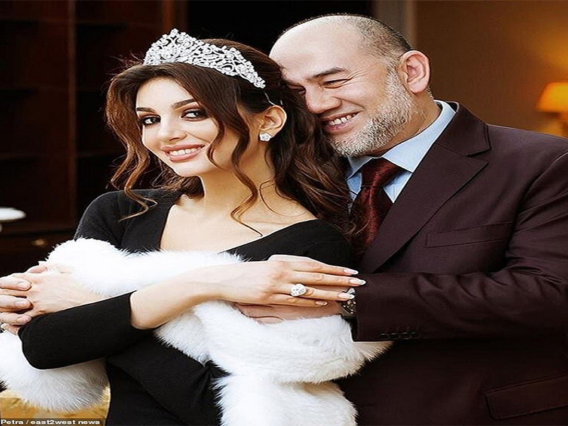 تعليق الحسناء الروسية على طلاقها من الملك الماليزي السابق